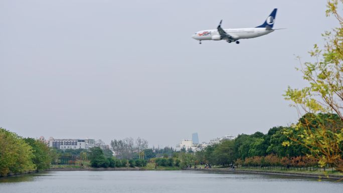 飞机低空飞行景观