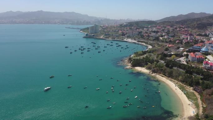 碧海蓝天渔船点点 威海海边航拍 渔船夕阳