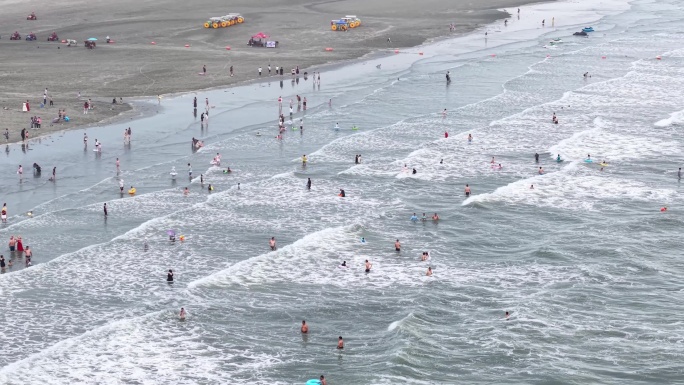 防城港白浪滩航拍海浪潮水大海海岸线北部湾