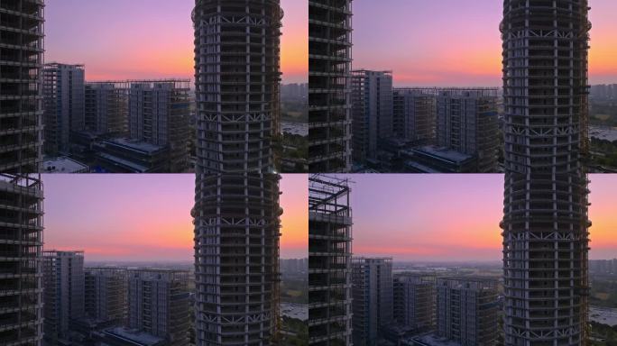 黄昏时建筑工地鸟瞰图。未完工的商业建筑场景。