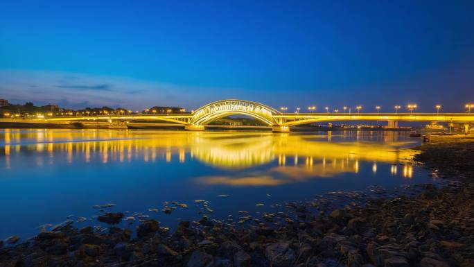 航拍延时城市天际线夜景车流线与桥梁风光