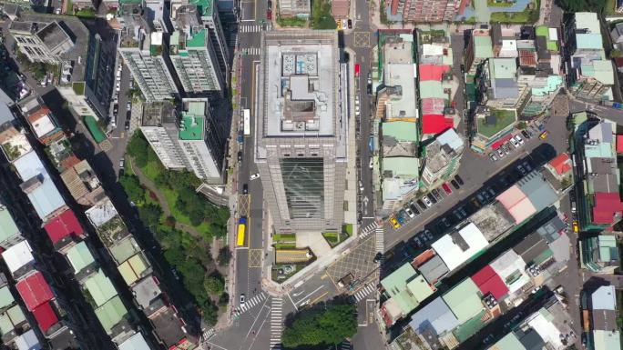 阳光明媚的日子台北城市生活街区交通街道空中俯瞰全景4k台湾