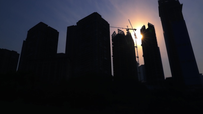 城市建筑工地日出黎明剪影延时摄影