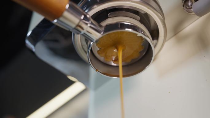 咖啡萃取煮制全过程演示