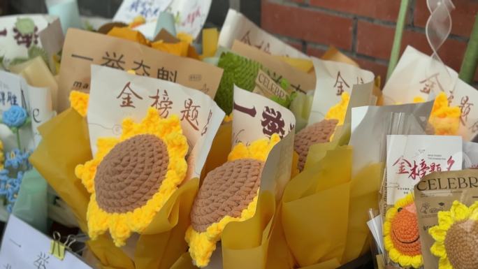 高考现场 高考场外祝福
