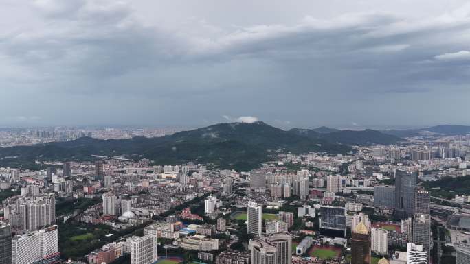 广州市远眺白云山