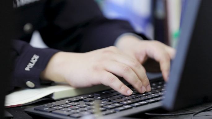 模拟演绎警察公安办案审理打字分析案件侦破