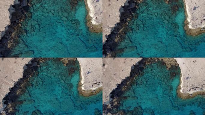 揭示地中海塞浦路斯海洞湾的俯视图
