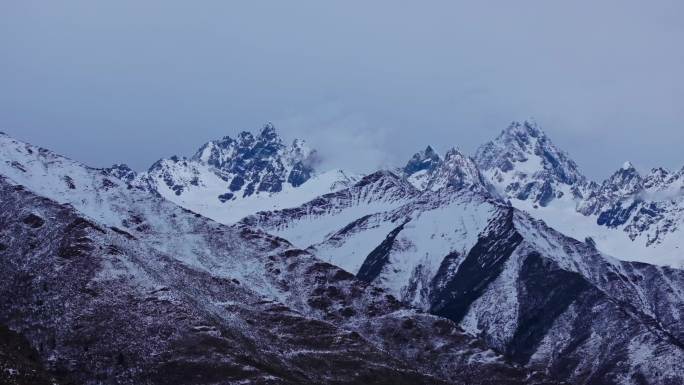 雪山山脉壮丽风光