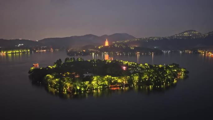 烟雨西湖夜景
