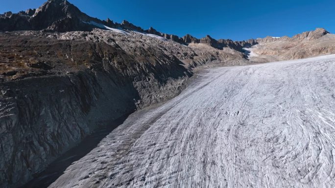 罗纳冰川(Rhonegletscher)的360度无缝循环航拍全景，位于瑞士瓦莱州富尔卡山口附近。