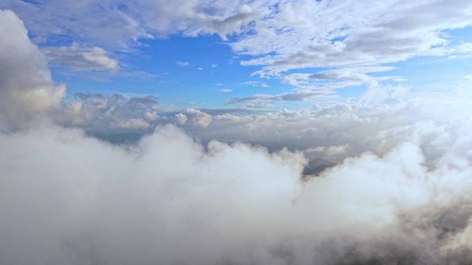 蓝天白云云雾云层穿越云层云端天空