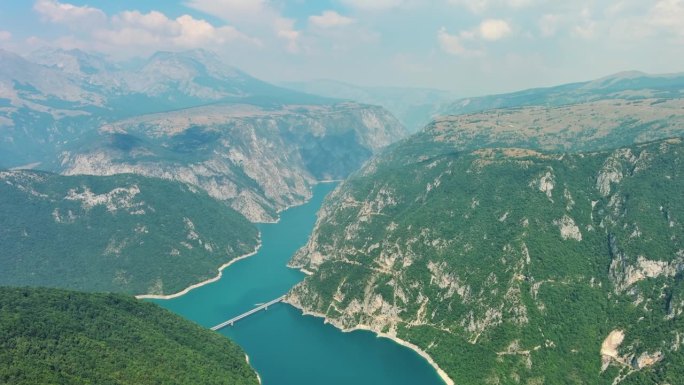皮瓦河峡谷空中黑山