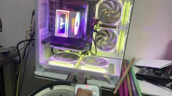 可遥控灯光的海景房电脑机箱主机展示