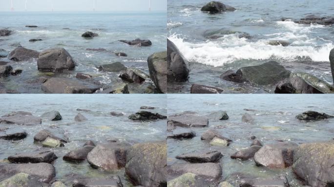 礁石海岸的浪花拍打