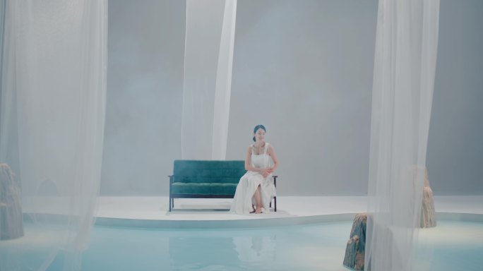 美容整形、意境美女、水池美女
