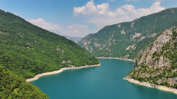 皮瓦河峡谷空中黑山