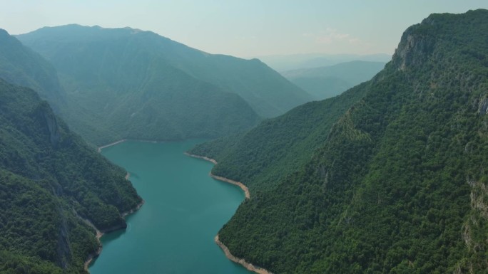 皮瓦河峡谷空中黑山
