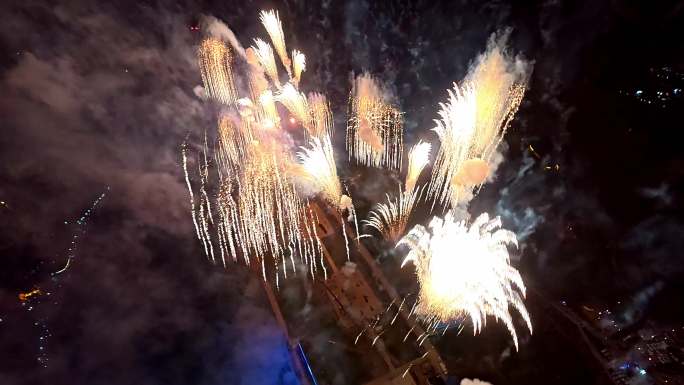 穿越机fpv瀑布烟花第一视角
