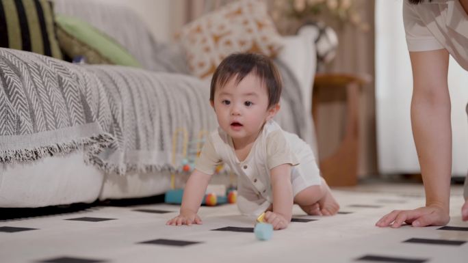 婴儿客厅玩