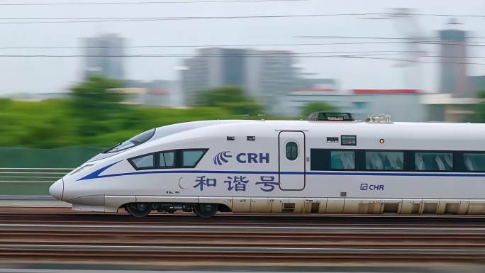 中国高铁飞速行驶和谐号复兴号
