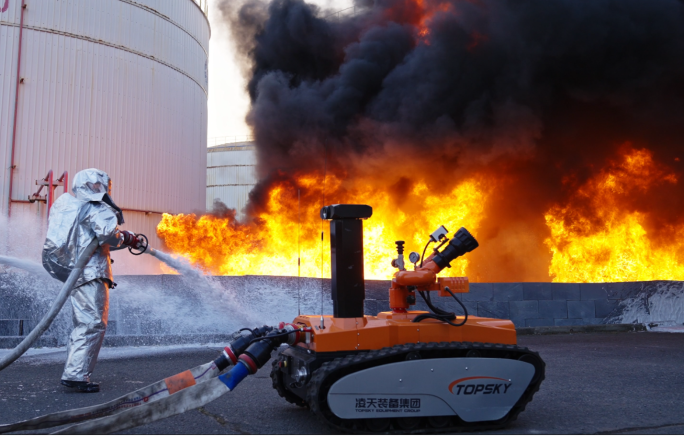 工厂火灾消防演练消防员灭火