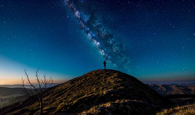 山顶仰望银河星空 孤独的星空守望者