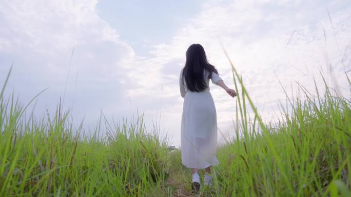 少女跑向阳光 清新治愈系