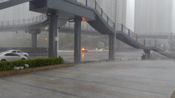 狂风暴雨大暴雨