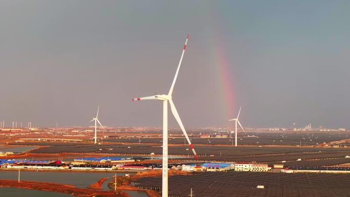 夕阳下的风力发电场