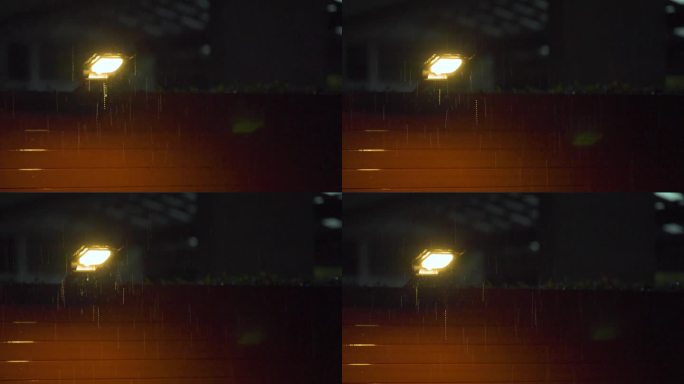 夜晚雨中的太阳能路灯