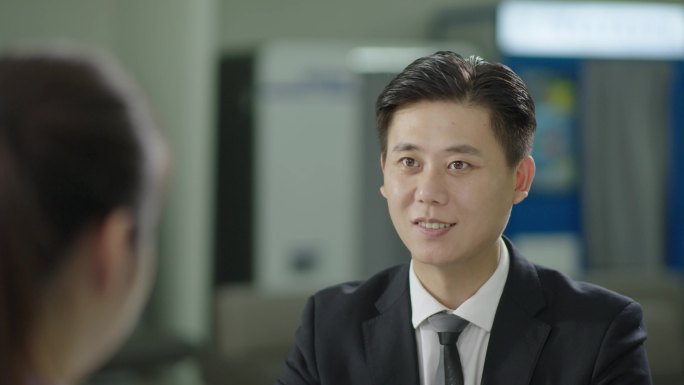 政务中心办理业务收快递职场商务