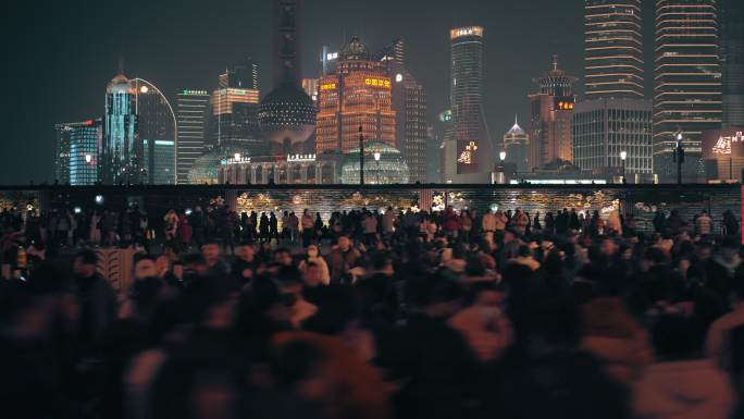 外滩夜景人潮汹涌复古风慢门摄影