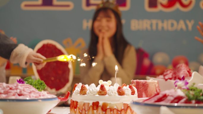 生日蛋糕 生日蜡烛 生日许愿 女孩过生日