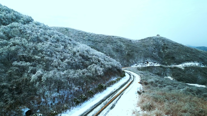 雾凇雪景山路风光-H