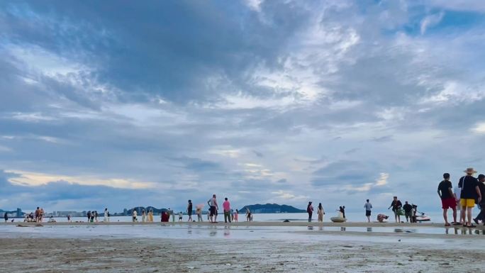海滩赶海人群剪影 延时摄影