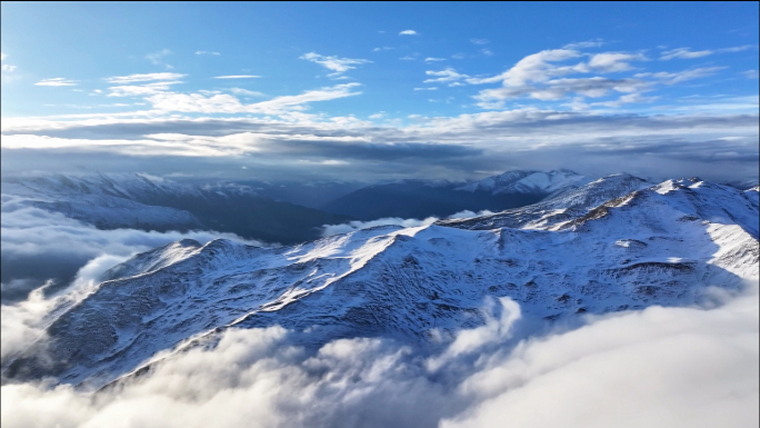 雪域高原夹金山红军长征雪山云海穿云航拍