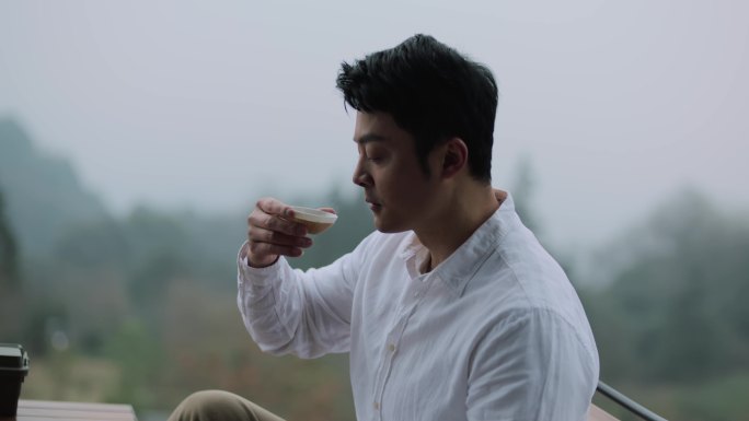 品茗休闲的惬意生活 山间品茶的慢生活