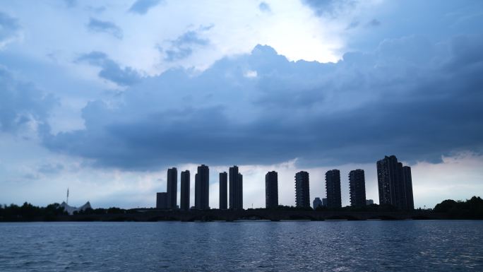 暴风雨来临前的城市2