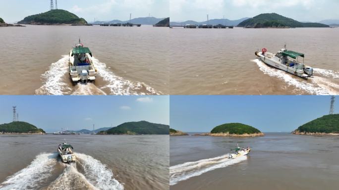 一条小船行驶在海面上