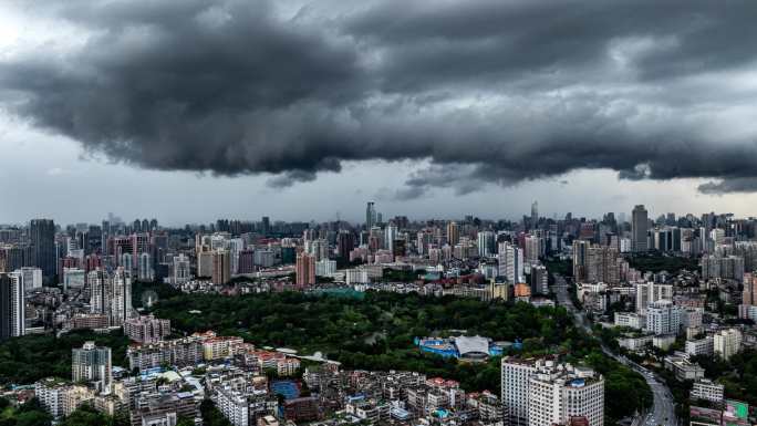 广州台风乌云暴雨