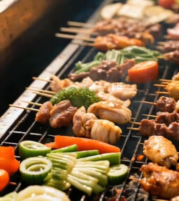 热闹的夜市美食街
