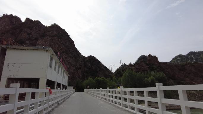 多彩山谷的自然之旅