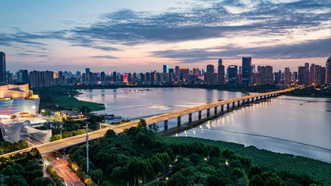 武汉日转夜 沙湖大桥 城市亮灯