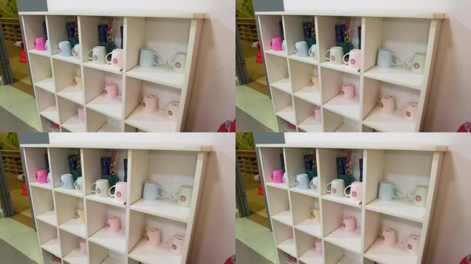 儿童水杯整齐摆放