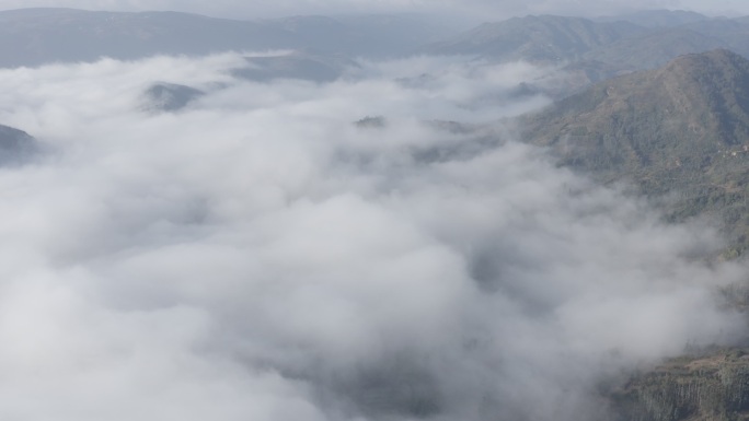 山间云海壮丽景观