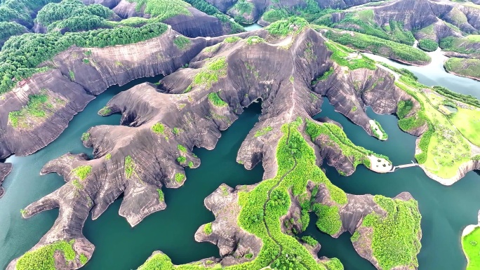 4K航拍郴州高椅岭景区丹霞地貌湖泊风光