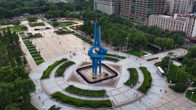 航拍济南泉城广场泉标