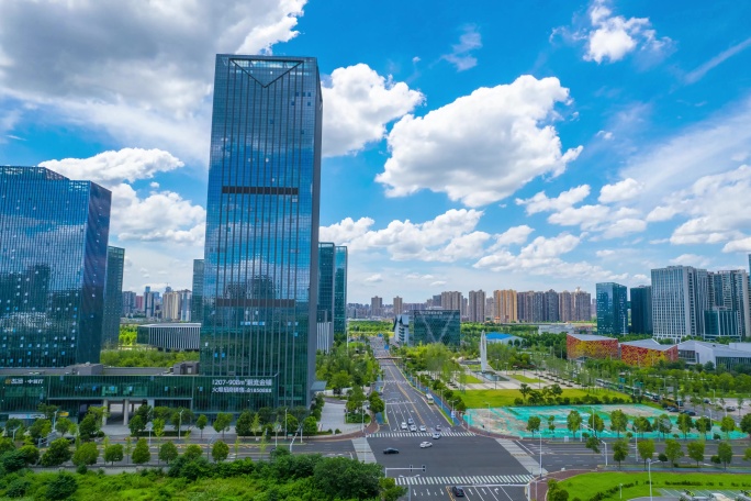 蓝天白云下的现代都市航拍延时