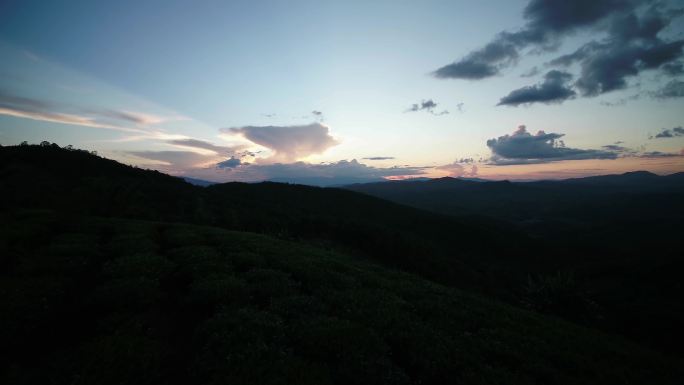 日出、群山、云彩 航拍